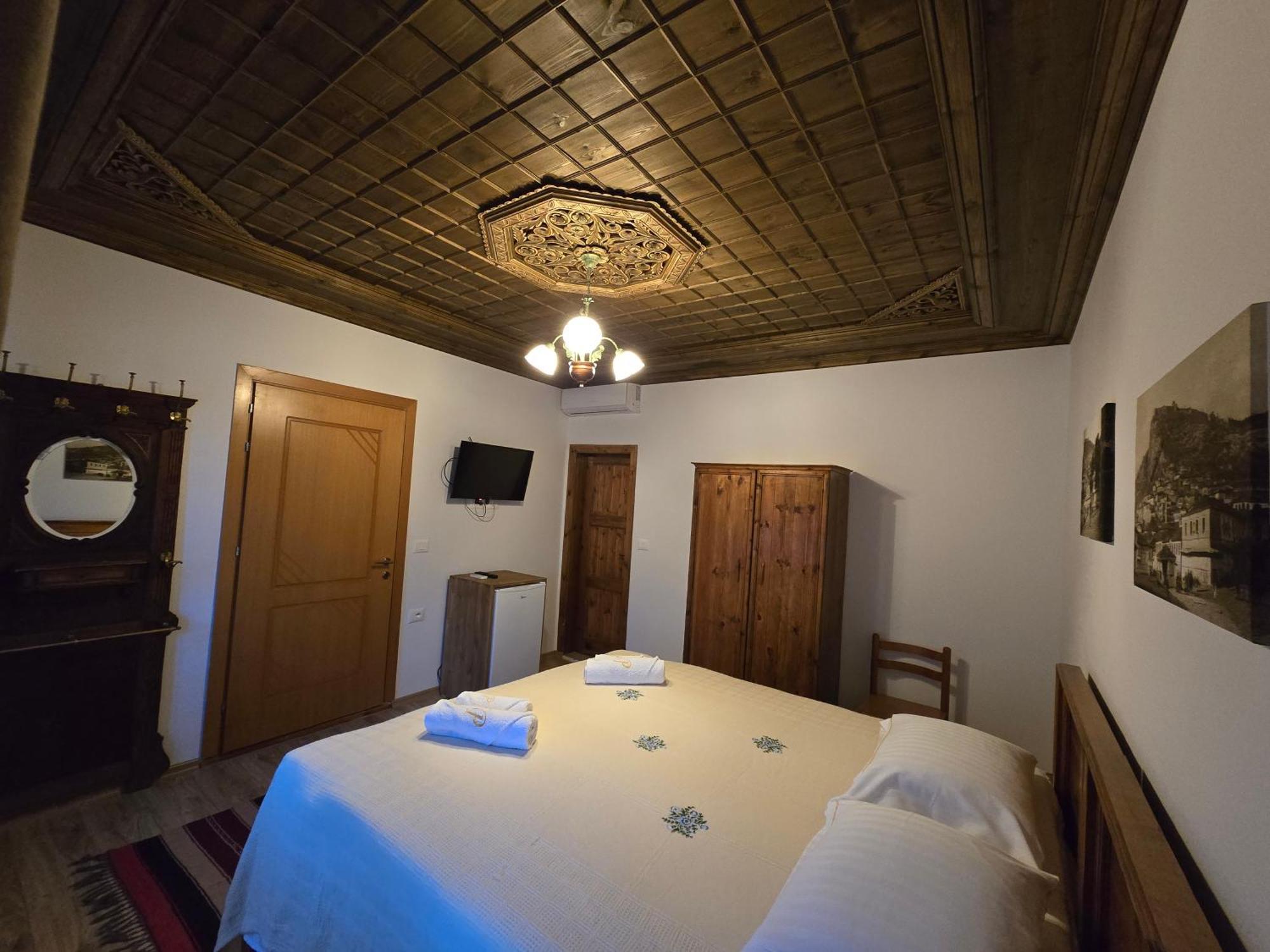 J.prifti Hotel *
